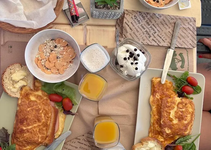 Katerina Fotopoulos & - Papanero Com Lägenhet